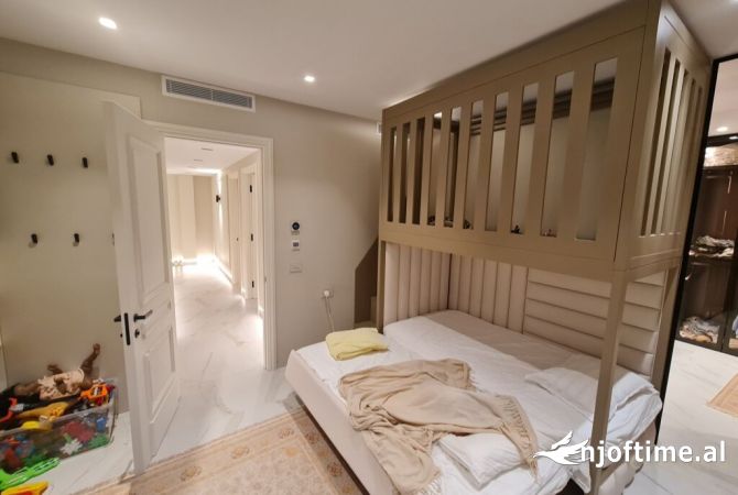 Shtepi ne shitje Apartament ne Tirane, 4+1, Mobilimi E mobiluar, Pagesa 630,000  Euro.