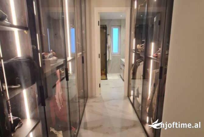 Shtepi ne shitje Apartament ne Tirane, 4+1, Mobilimi E mobiluar, Pagesa 630,000  Euro.