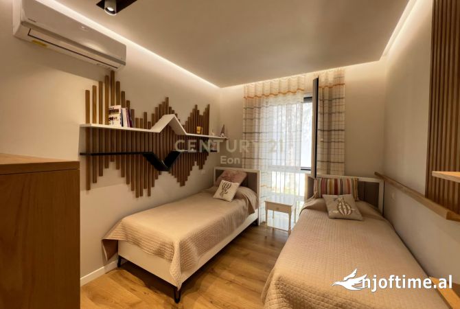 Shtepi ne shitje Apartament ne Durres, 2+1, Mobilimi E mobiluar, Pagesa 320,000  Euro.