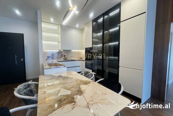Shtepi me qera 3+1 ne Tirane - 2,500 Euro