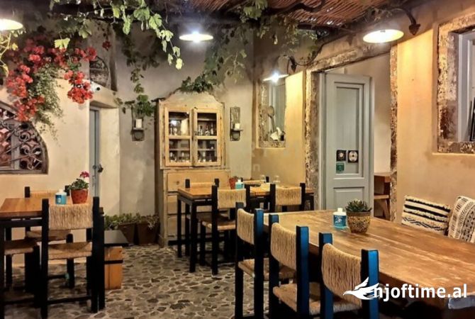 Ambient biznesi me qera 2+1 ne Tirane - 1,550 Euro