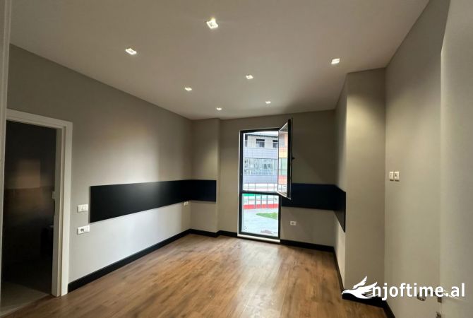 Ambient biznesi me qera 3+1 ne Tirane - 1,400 Euro