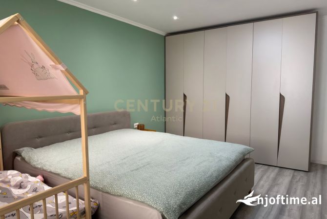 Shtepi ne shitje Apartament ne Durres, 2+1, Mobilimi E mobiluar, Pagesa 160,000  Euro.