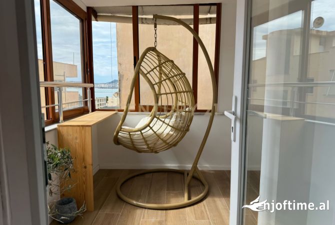 Shtepi ne shitje Apartament ne Durres, 2+1, Mobilimi E mobiluar, Pagesa 160,000  Euro.