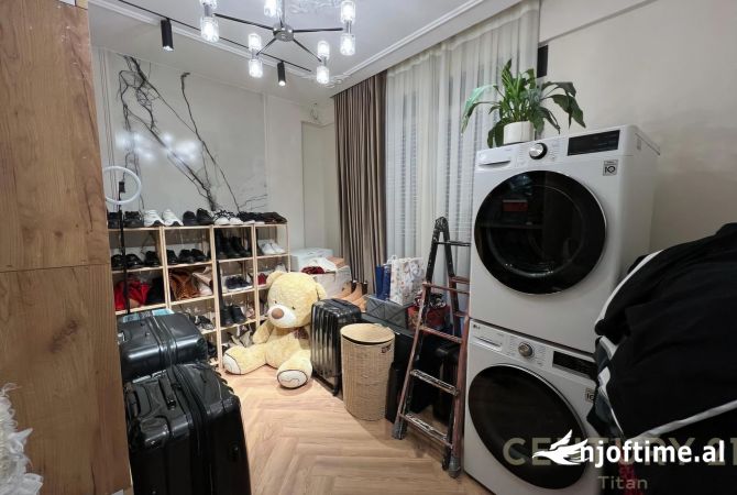 Shtepi ne shitje Apartament ne Tirane, 3+1, Mobilimi E mobiluar, Pagesa 365,000  Euro.