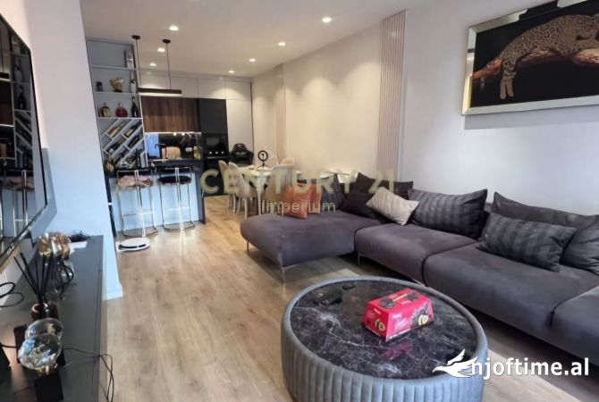 Shtepi me qera 2+1 ne Tirane - 800 Euro