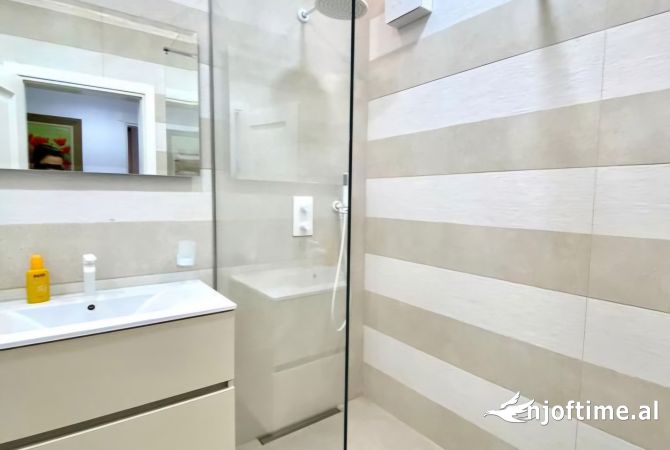 Shtepi ne shitje Apartament ne Tirane, 2+1, Mobilimi E mobiluar, Pagesa 315,000  Euro.