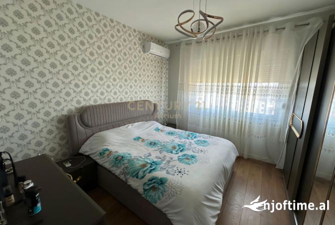 Shtepi ne shitje Apartament ne Tirane, 2+1, Mobilimi E mobiluar, Pagesa 165,000  Euro.