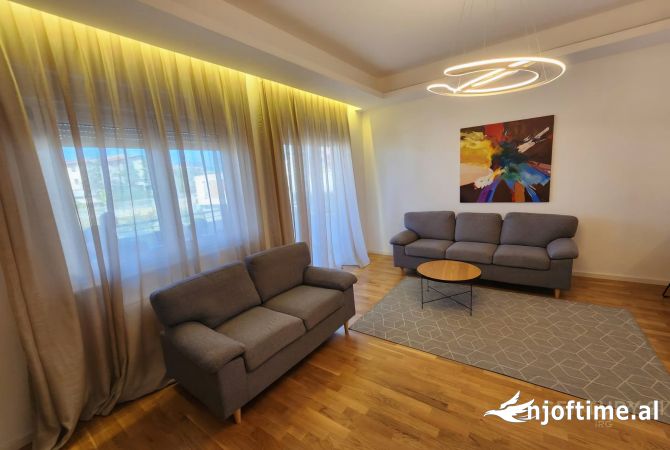 Shtepi me qera 3+1 ne Tirane - 1,300 Euro