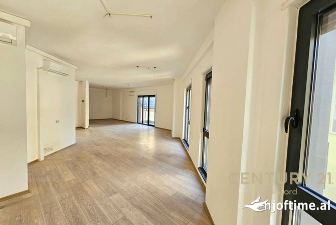Ambient biznesi me qera 3+1 ne Tirane - 800 Euro