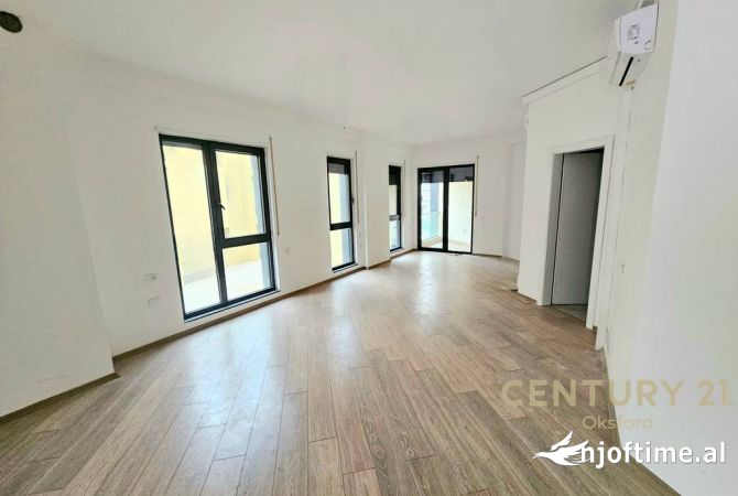 Ambient biznesi me qera 3+1 ne Tirane - 800 Euro