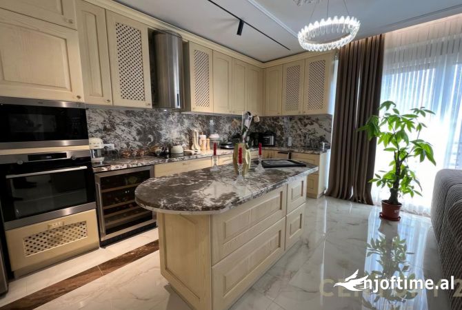 Shtepi ne shitje Apartament ne Tirane, 3+1, Mobilimi E mobiluar, Pagesa 365,000  Euro.