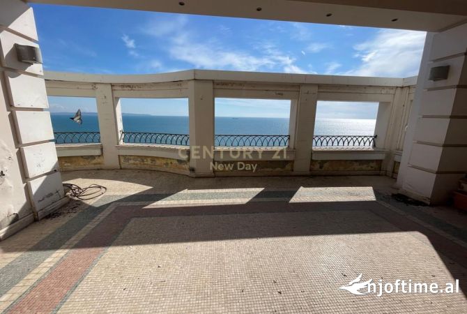 Shtepi ne shitje Penthose(kati i fundit panoramik) ne Durres, 2+1, Mobilimi E mobiluar, Pagesa 580,000  Euro.