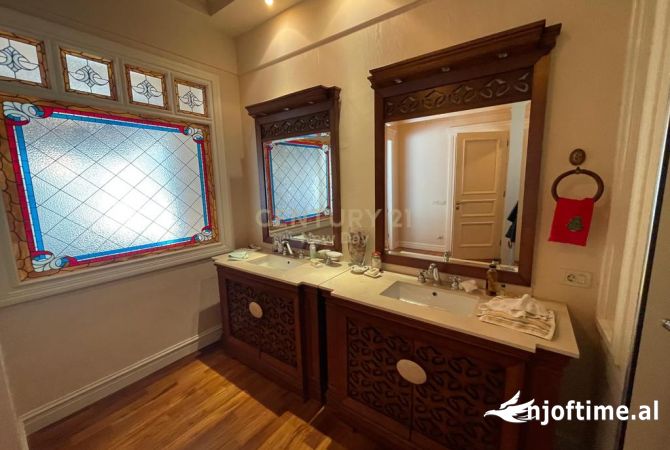 Shtepi ne shitje Penthose(kati i fundit panoramik) ne Durres, 2+1, Mobilimi E mobiluar, Pagesa 580,000  Euro.