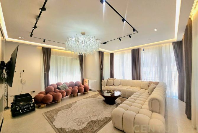 Shtepi ne shitje Vila Luksoze ne Tirane, 3+1, Mobilimi E mobiluar, Pagesa 700,000  Euro.