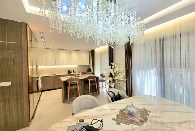 Shtepi ne shitje Vila Luksoze ne Tirane, 3+1, Mobilimi E mobiluar, Pagesa 700,000  Euro.