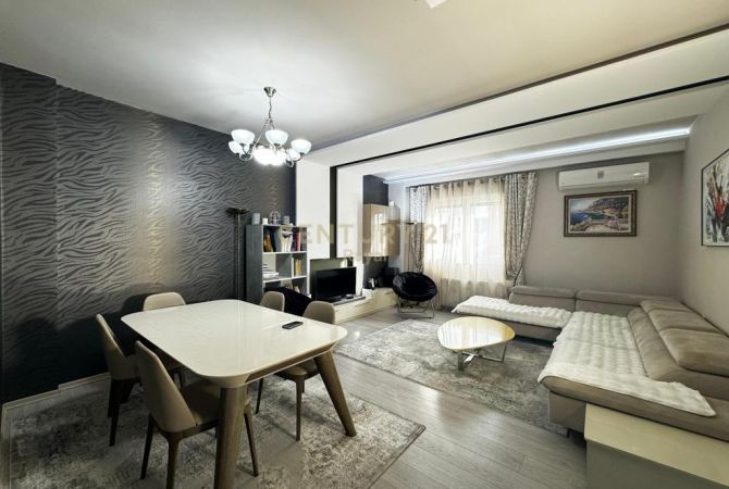 Shtepi ne shitje Apartament ne Tirane, 4+1, Mobilimi E mobiluar, Pagesa 284,700  Euro.