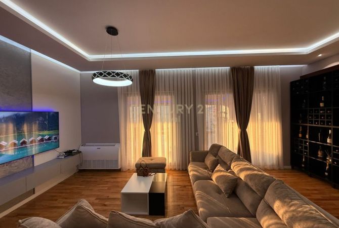 Shtepi ne shitje Apartament ne Tirane, 3+1, Mobilimi E mobiluar, Pagesa 300,000  Euro.
