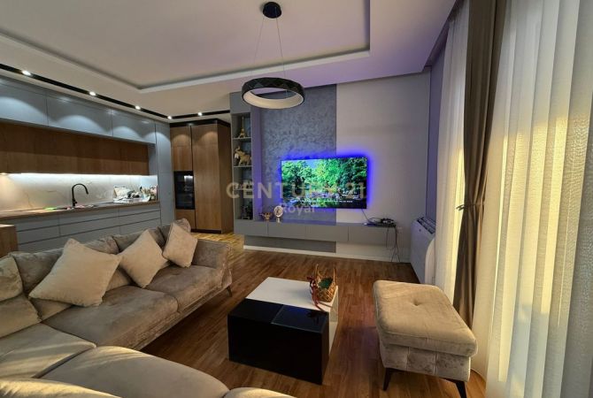 Shtepi ne shitje Apartament ne Tirane, 3+1, Mobilimi E mobiluar, Pagesa 300,000  Euro.