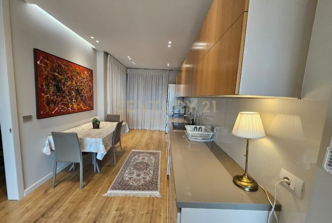 Shtepi me qera 2+1 ne Tirane - 1,400 Euro