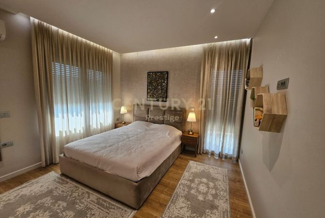Shtepi me qera 2+1 ne Tirane - 1,400 Euro