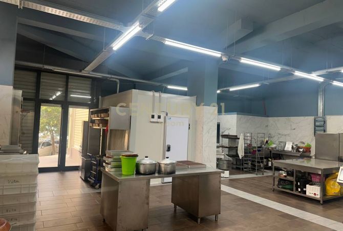 AMBIENT KOMERCIAL PER SHITJE NE YZBERISHT!