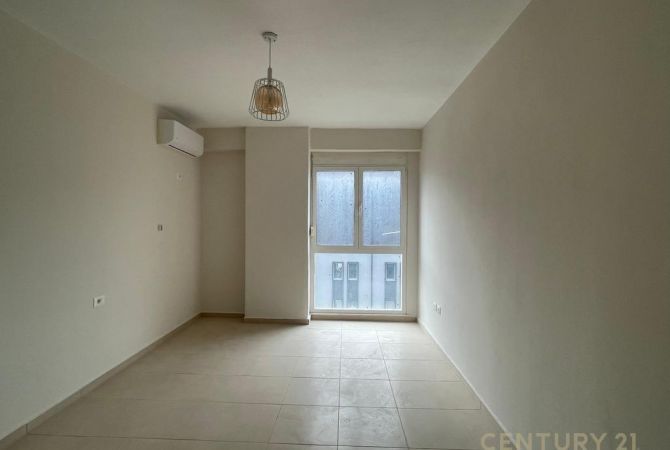 Ambient biznesi me qera 3+1 ne Tirane - 1,200 Euro