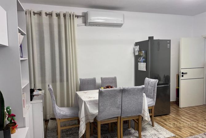 Shtepi ne shitje Apartament ne Tirane, 2+1, Mobilimi E mobiluar, Pagesa 270,000  Euro.