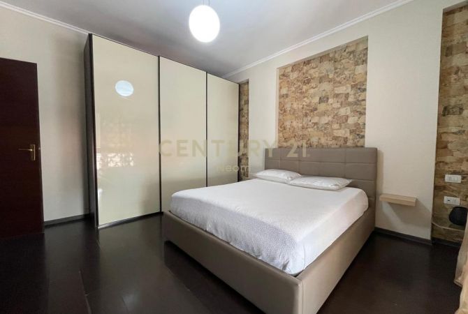 Shtepi me qera 2+1 ne Tirane - 650 Euro