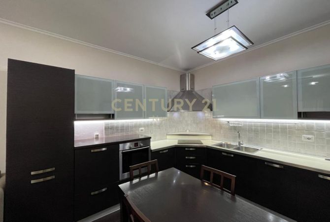 Shtepi me qera 2+1 ne Tirane - 650 Euro