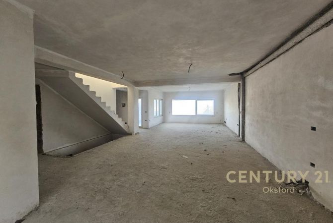 Shtepi ne shitje Apartament ne Tirane, 4+1, Mobilimi Bosh, pa mobiluar, Pagesa 600,000  Euro.