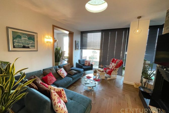 Shtepi ne shitje Vila Luksoze ne Tirane, 3+1, Mobilimi E mobiluar, Pagesa 990,000  Euro.