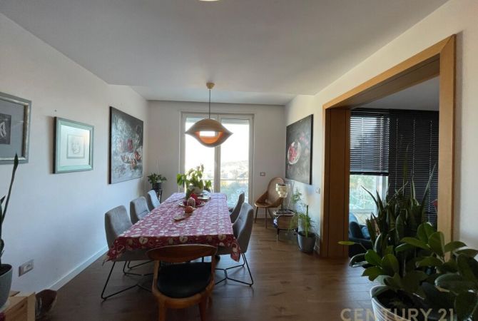 Shtepi ne shitje Vila Luksoze ne Tirane, 3+1, Mobilimi E mobiluar, Pagesa 990,000  Euro.