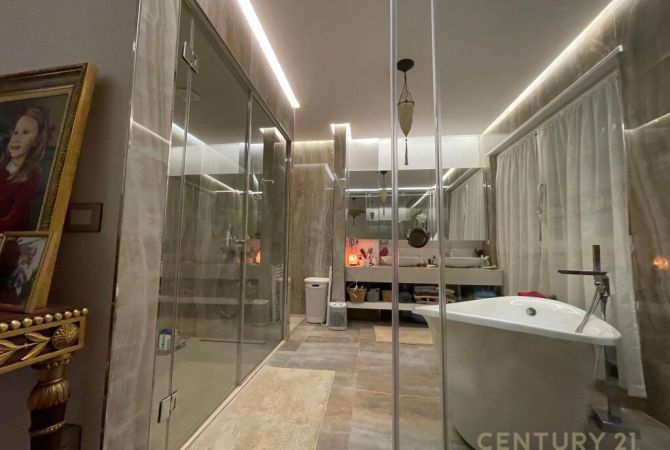 Shtepi ne shitje Vila Luksoze ne Tirane, 3+1, Mobilimi E mobiluar, Pagesa 990,000  Euro.