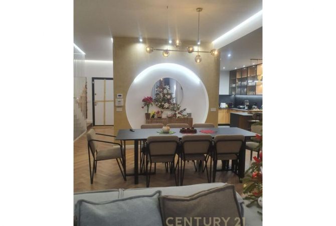 Shtepi ne shitje Vila Luksoze ne Tirane, 5+1, Mobilimi E mobiluar, Pagesa 1,200,000  Euro.