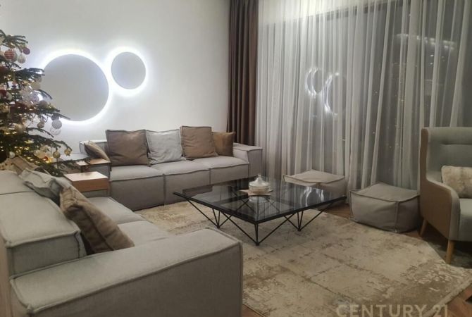 Shtepi ne shitje Vila Luksoze ne Tirane, 5+1, Mobilimi E mobiluar, Pagesa 1,200,000  Euro.