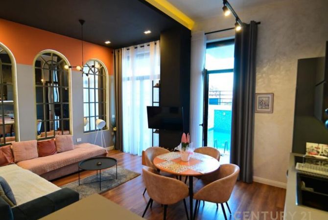 Shtepi ne shitje Vila Luksoze ne Tirane, 5+1, Mobilimi E mobiluar, Pagesa 1,200,000  Euro.