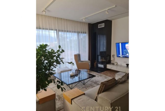 Shtepi ne shitje Vila Luksoze ne Tirane, 5+1, Mobilimi E mobiluar, Pagesa 1,200,000  Euro.