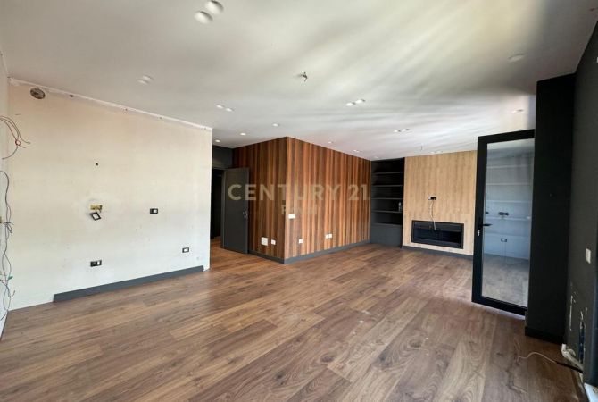 Shtepi ne shitje Apartament ne Tirane, 2+1, Mobilimi Bosh, pa mobiluar, Pagesa 350,000  Euro.