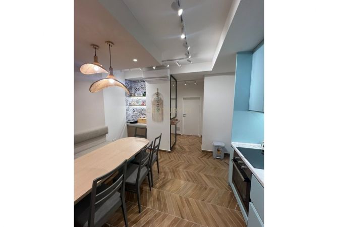 Shtepi ne shitje Apartament ne Durres, 1+1, Mobilimi E mobiluar, Pagesa 180,000  Euro.