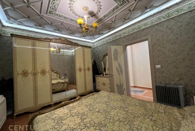 Shtepi ne shitje Apartament ne Tirane, 3+1, Mobilimi E mobiluar, Pagesa 240,000  Euro.