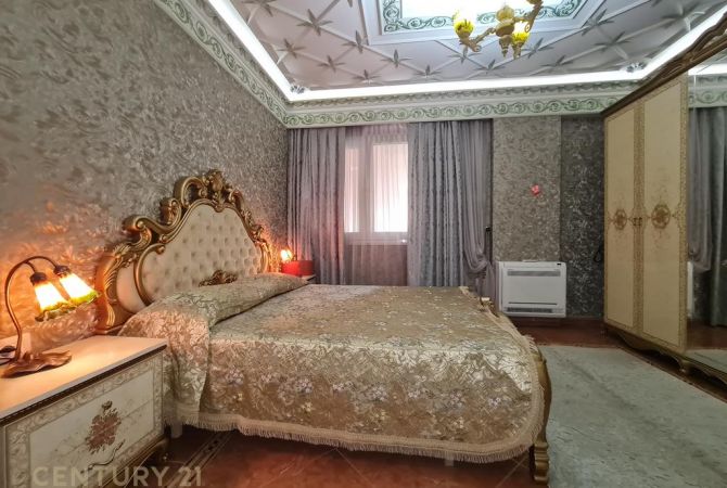 Shtepi ne shitje Apartament ne Tirane, 3+1, Mobilimi E mobiluar, Pagesa 240,000  Euro.