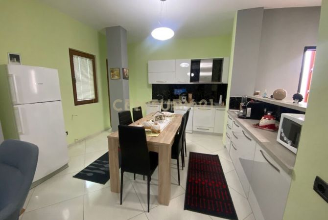 Shtepi ne shitje Shtepi Private ne Tirane, 2+1, Mobilimi Pjeserisht e mobiluar, Pagesa 850,000  Euro.