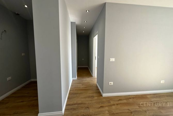Shtepi ne shitje Apartament ne Tirane, 1+1, Mobilimi Bosh, pa mobiluar, Pagesa 118,000  Euro.