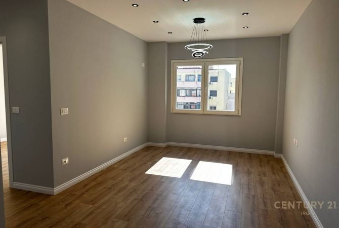 Shtepi ne shitje Apartament ne Tirane, 1+1, Mobilimi Bosh, pa mobiluar, Pagesa 118,000  Euro.