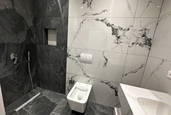 Shtepi ne shitje Apartament ne Tirane, 1+1, Mobilimi Bosh, pa mobiluar, Pagesa 118,000  Euro.