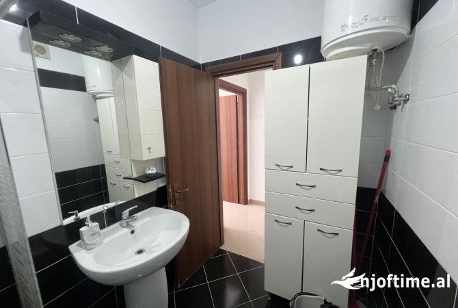 Shtepi ne shitje Apartament ne Tirane, 1+1, Mobilimi E mobiluar, Pagesa 95,000  Euro.