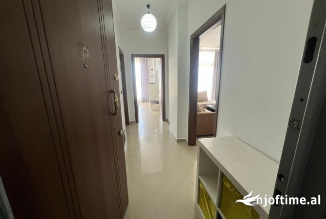 Shtepi ne shitje Apartament ne Tirane, 1+1, Mobilimi E mobiluar, Pagesa 95,000  Euro.