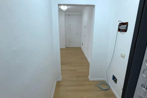 Shtepi ne shitje Apartament ne Tirane, 2+1, Mobilimi Bosh, pa mobiluar, Pagesa 112,000  Euro.