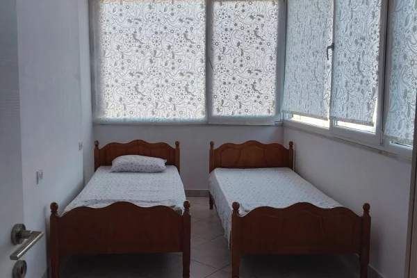 Shtepi me qera Apartament ne Tirane, 2+1, Mobilimi E mobiluar, Pagesa 40,000  Leke.